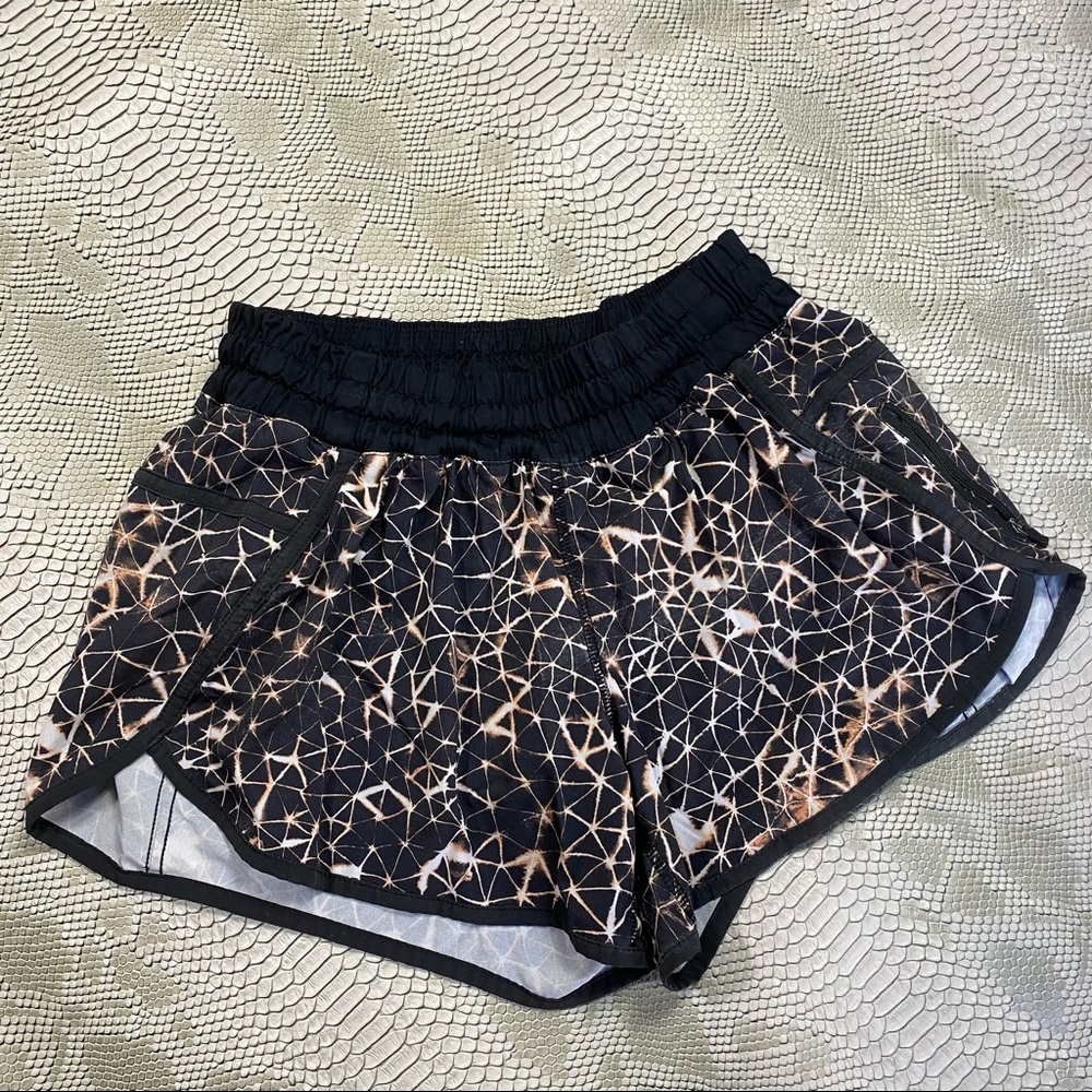 Lululemon starburst tracker shorts